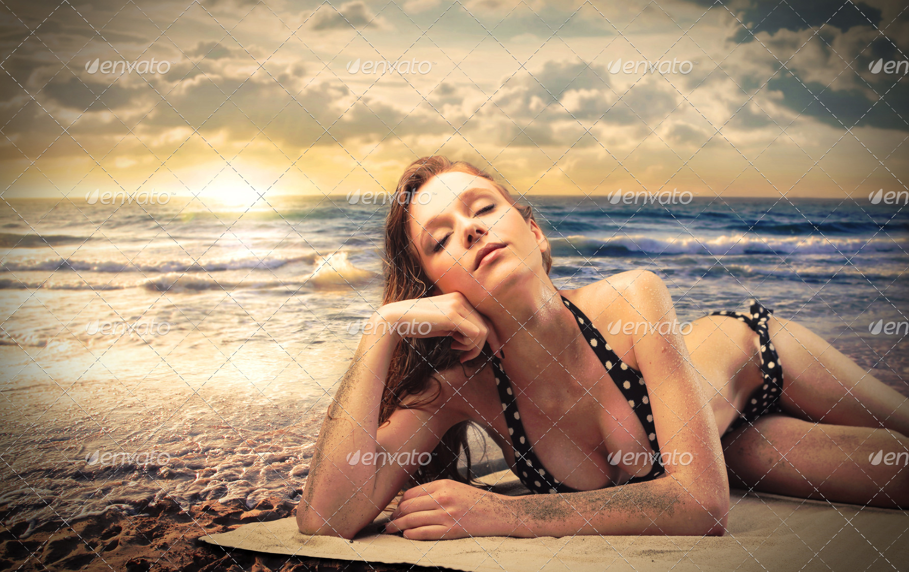 photodune-5561194-blonde-on-the-sea-m